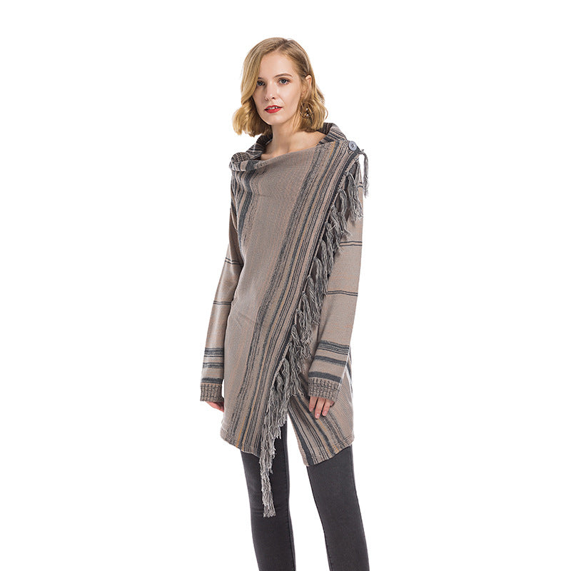 Women's knitted poncho with fringes Lune London