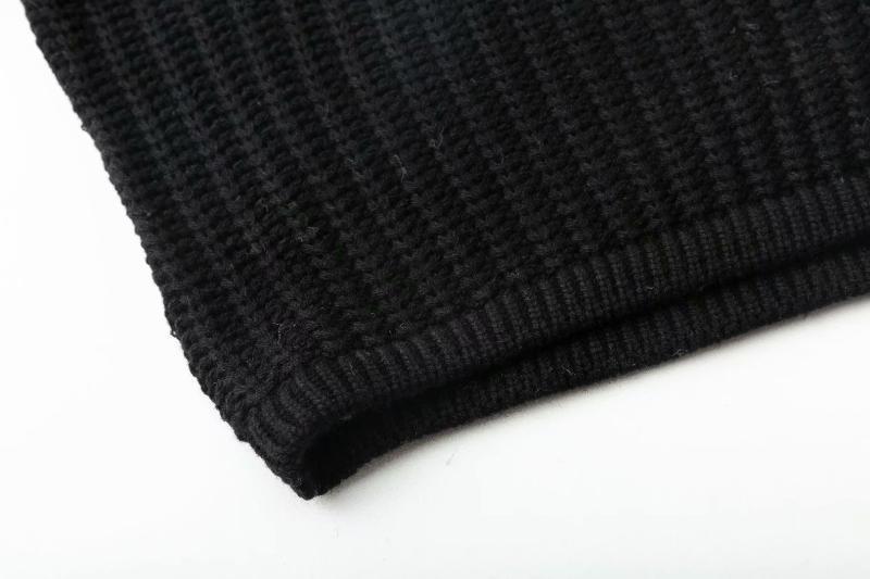 Women short knitted sweater with fringes Lune London