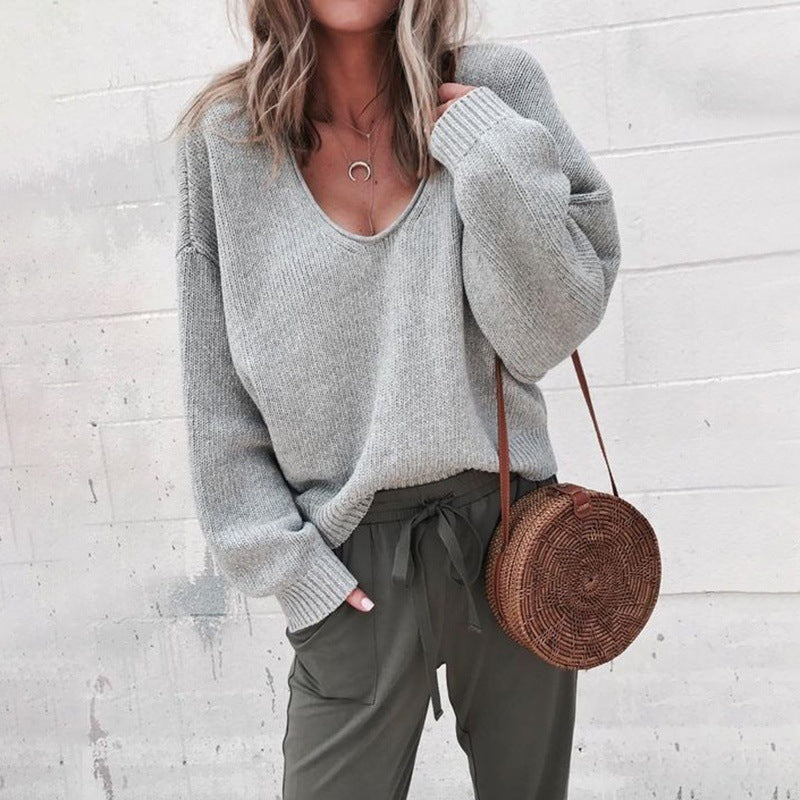 Viscose sweater for women with a loose fit and deep V-neck Lune London