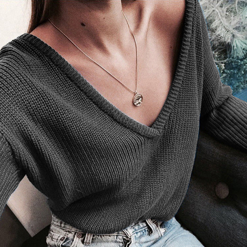 Thick knit sweater for women with a deep V-neck and a relaxed fit Chic and Style