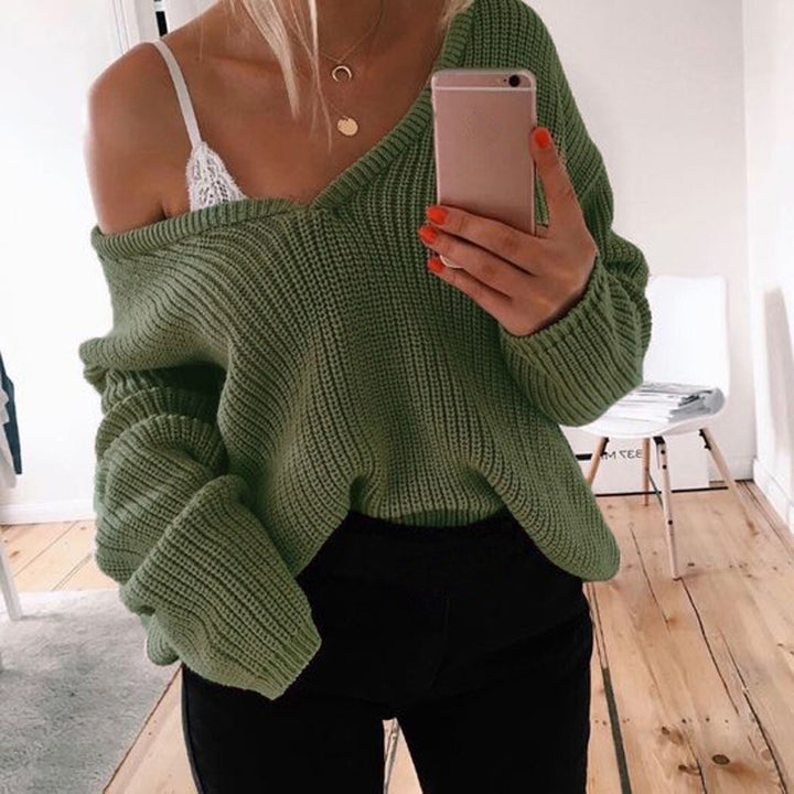 Thick knit sweater for women with a deep V-neck and a relaxed fit Chic and Style