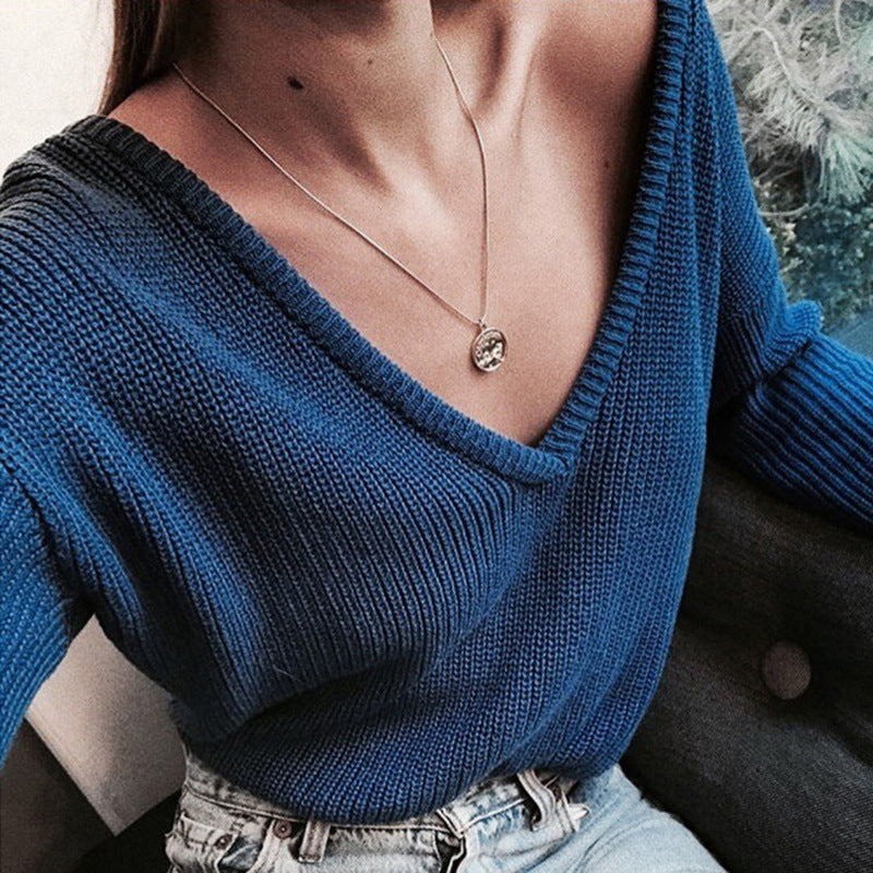 Thick knit sweater for women with a deep V-neck and a relaxed fit Chic and Style