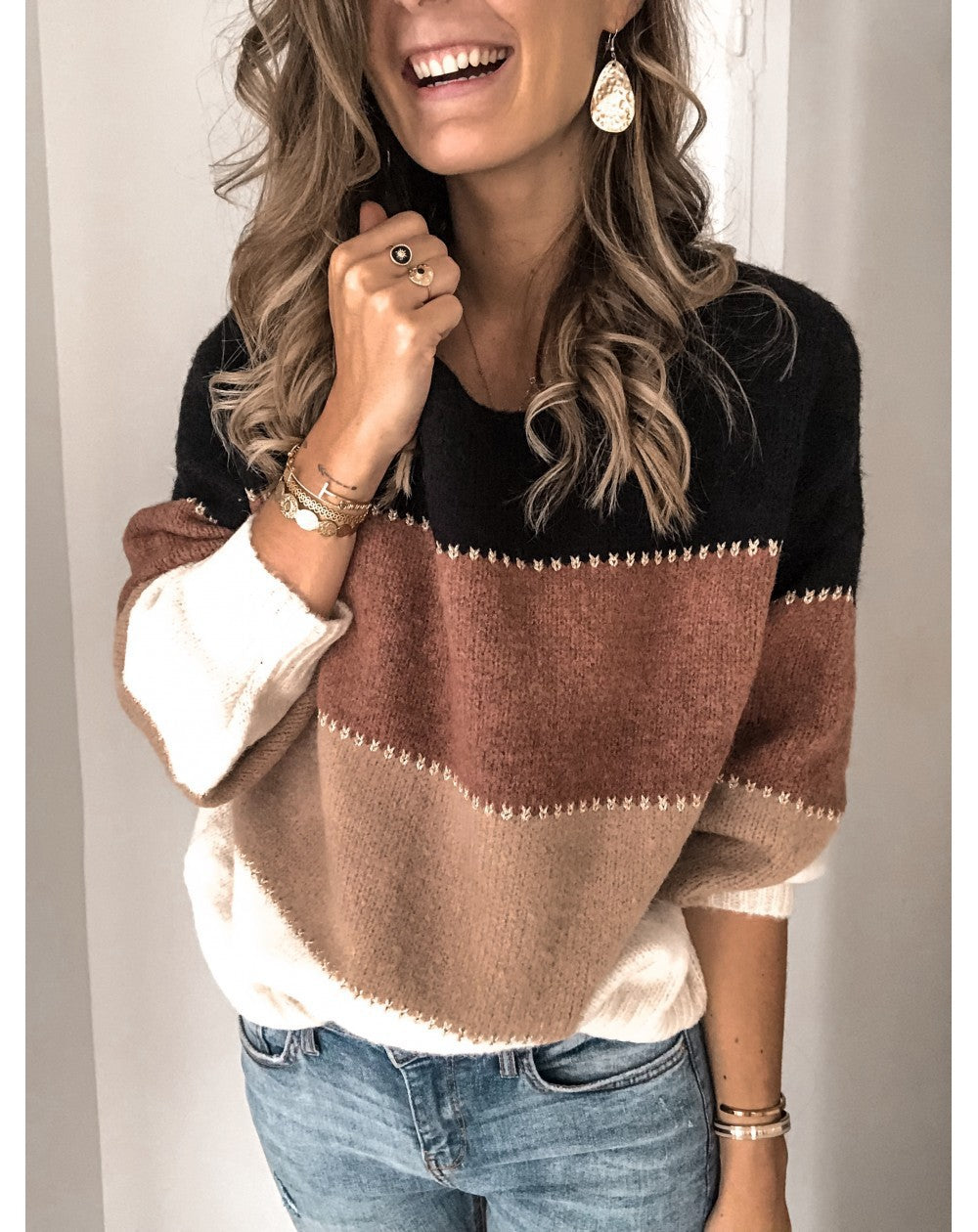 Pull en tricot pour femmes avec un design moderne en blocs de couleurs et une coupe décontractée Chic & Stil
