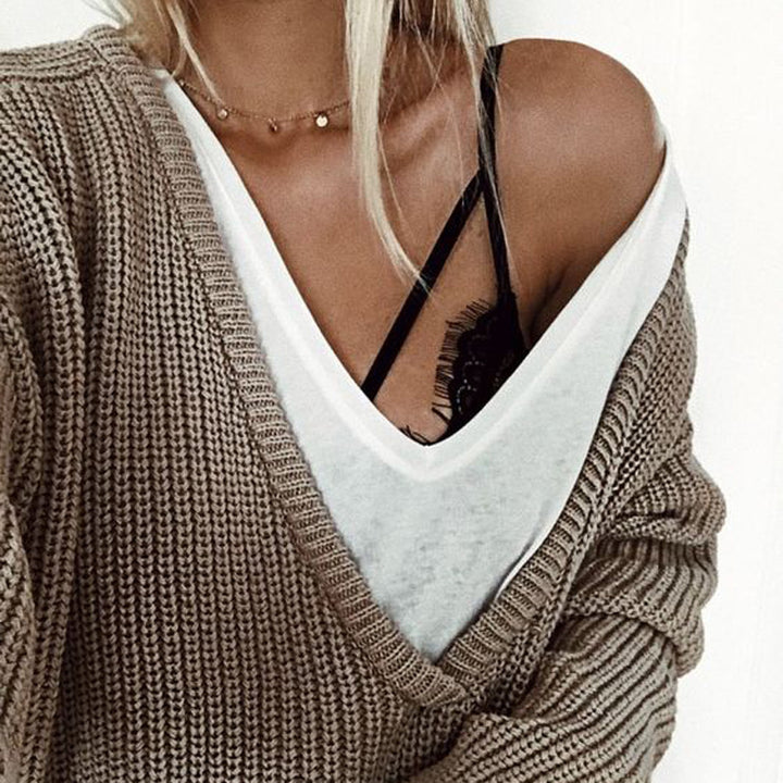 Thick knit sweater for women with a deep V-neck and a relaxed fit Chic and Style