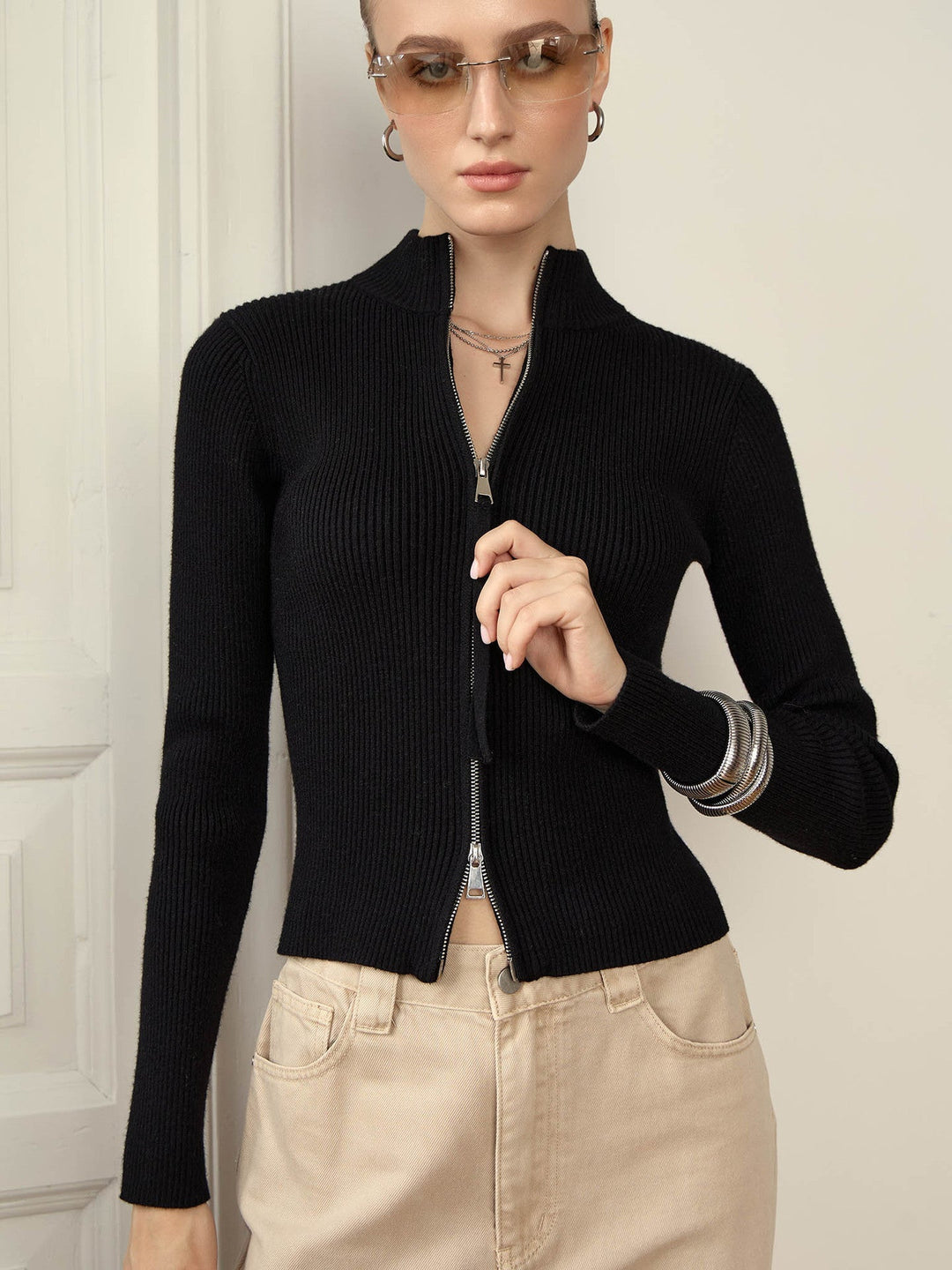 Chic und Stil | Cozy ribbed knit sweater with high zip detail