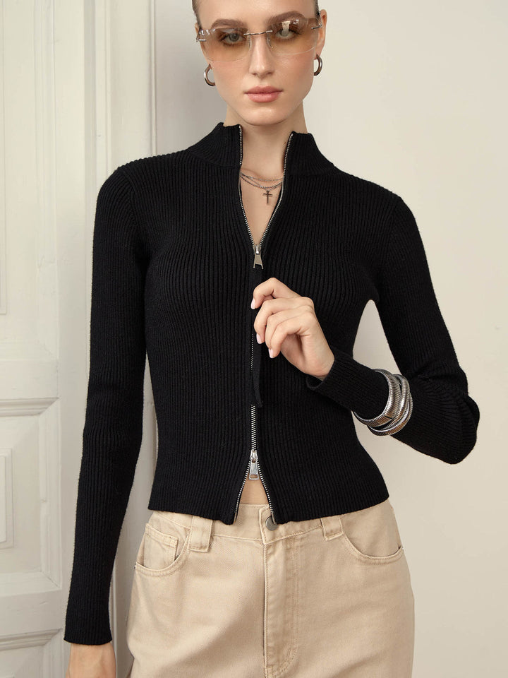 Chic und Stil | Cozy ribbed knit sweater with high zip detail