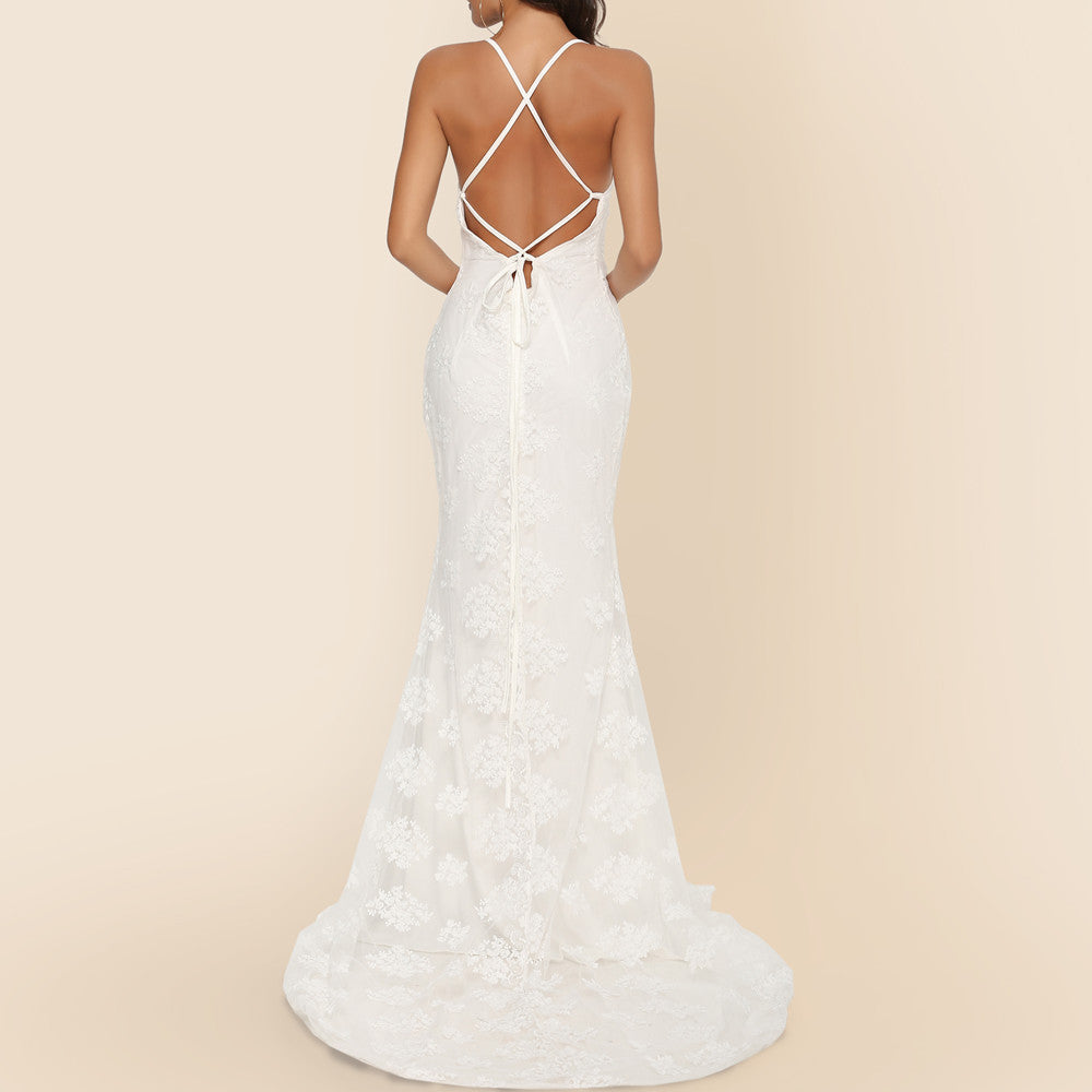 Women elegant fitted wedding dress with delicate lace decoration