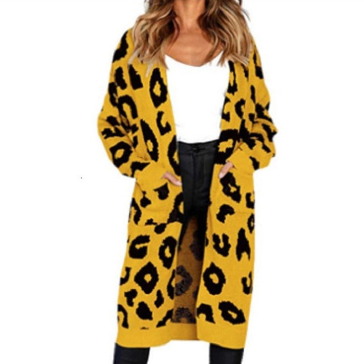 Thick knit cardigan for women with leopard pattern and practical pockets Lune Londonl