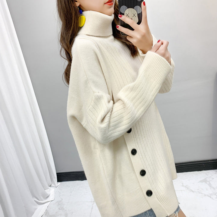 Pull pour femmes à col montant confortable avec détail à boutons Chic & Stil