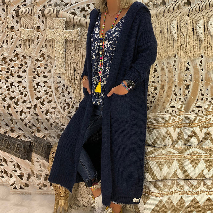 Knitted long sleeve women's coat with hood and pockets Chic und Stil