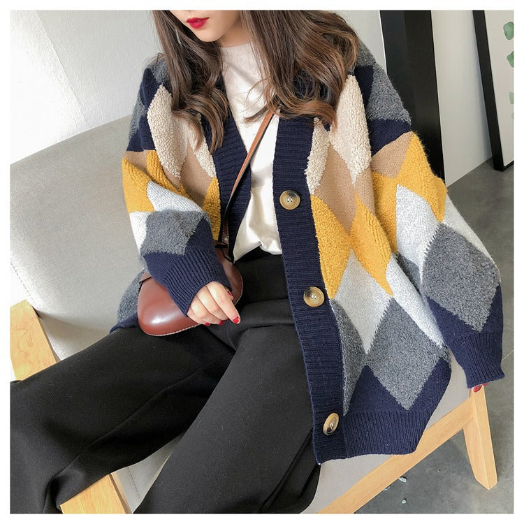 Chunky knit cardigan for women with geometric pattern and large pockets Lune London