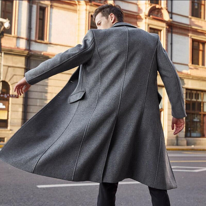 Elegant wool coat for men with a classic cut and luxurious interior lining Lune London