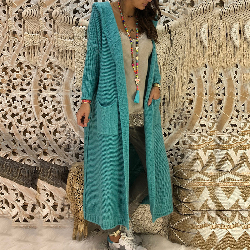 Knitted long sleeve women's coat with hood and pockets Chic und Stil
