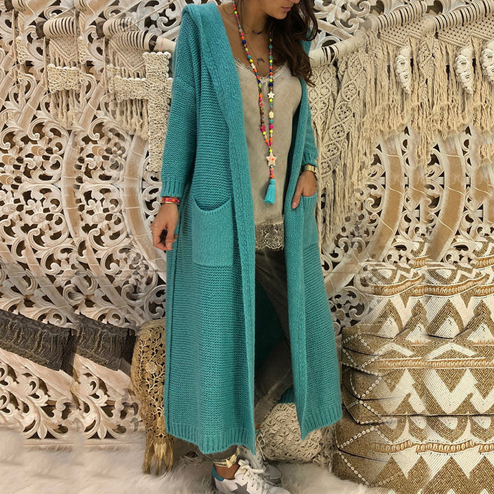 Knitted long sleeve women's coat with hood and pockets Chic und Stil
