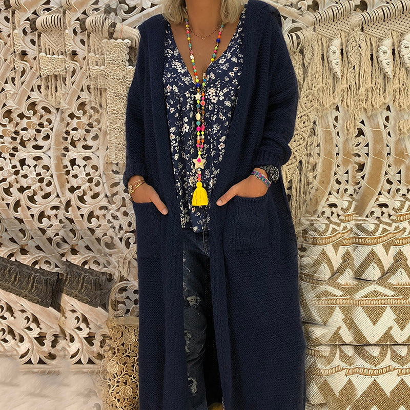 Knitted long sleeve women's coat with hood and pockets Chic und Stil