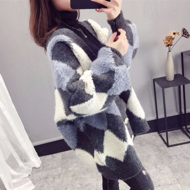 Knitted cardigan for women with modern diamond pattern Lune London