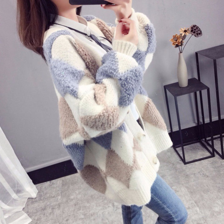 Knitted cardigan for women with modern diamond pattern Lune London