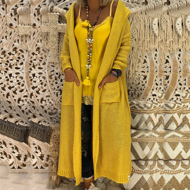 Knitted long sleeve women's coat with hood and pockets Chic und Stil
