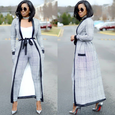 Ladies Long Cardigan with a trendy plaid pattern and practical pockets Lune London