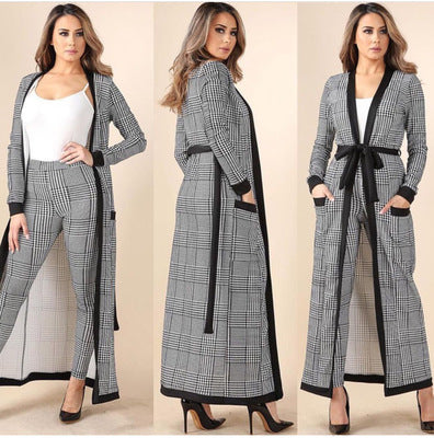 Ladies Long Cardigan with a trendy plaid pattern and practical pockets Lune London