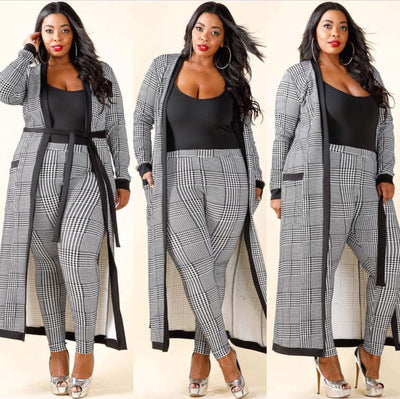 Ladies Long Cardigan with a trendy plaid pattern and practical pockets Lune London