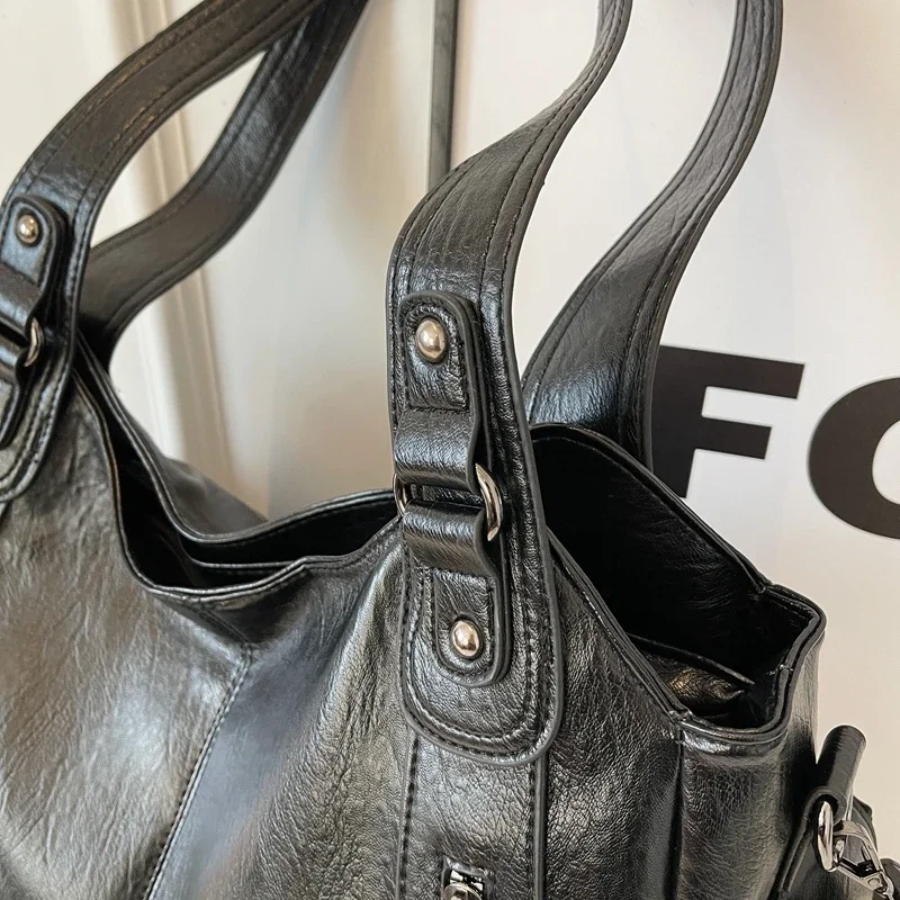 Lune London | Stylish Leather Handbag with Zipper
