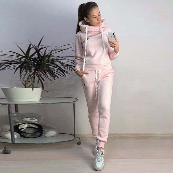 Ensemble sweat à capuche et jogger Chic & Stil pour femmes
