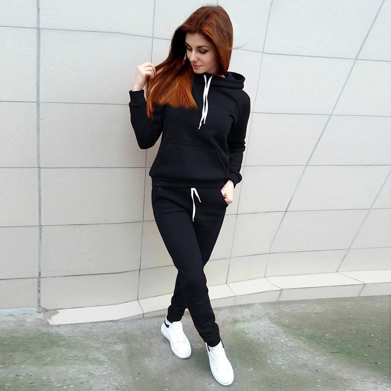 Ensemble de survêtement loisirs femmes avec sweat à capuche et pantalon de jogging confortable Chic & Stil