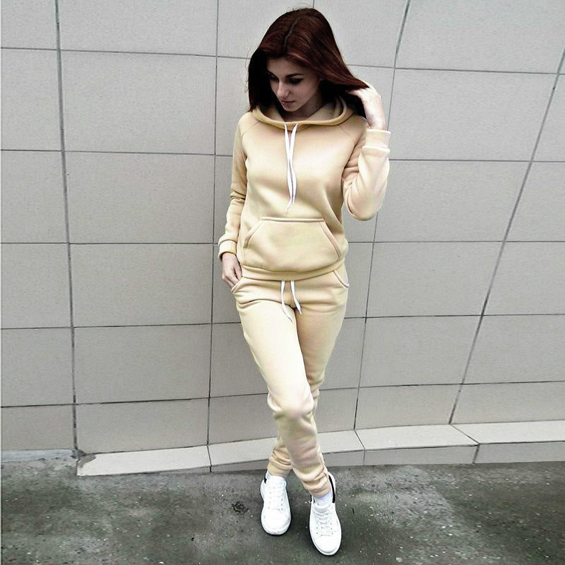 Ensemble de survêtement loisirs femmes avec sweat à capuche et pantalon de jogging confortable Chic & Stil