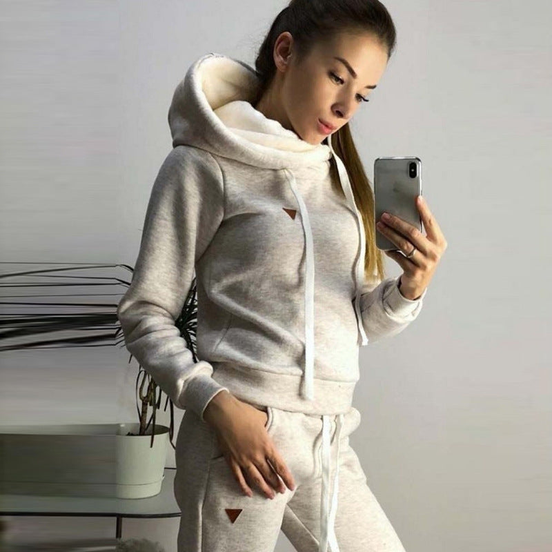 Ensemble sweat à capuche et jogger Chic & Stil pour femmes