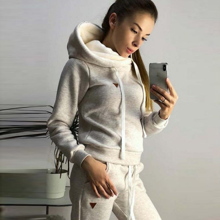 Ensemble sweat à capuche et jogger Chic & Stil pour femmes