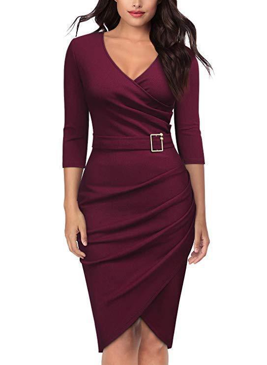 Robe portefeuille pour femmes avec des éléments de drapés sophistiqués et une élégante boucle de ceinture Chic & Stil