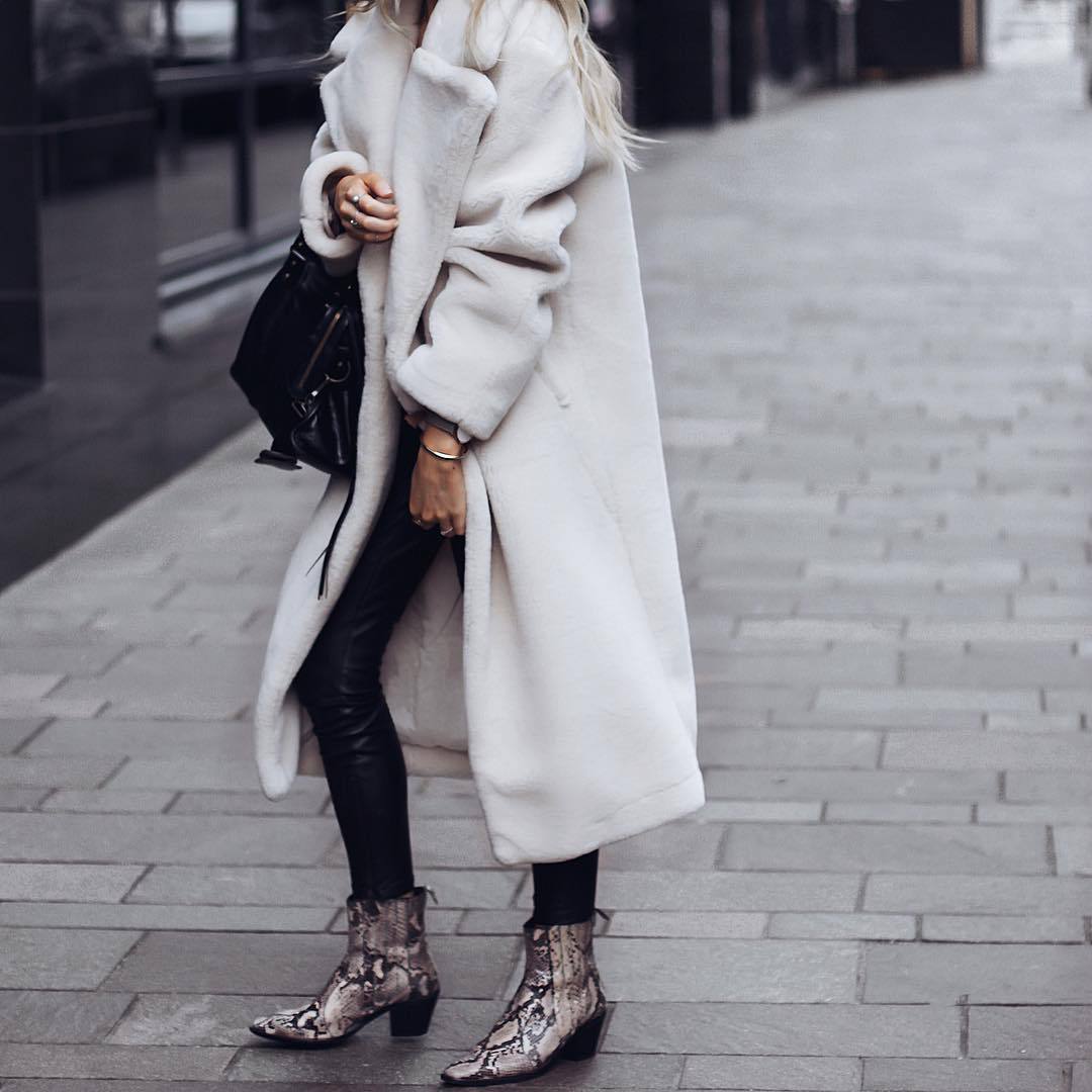 Fleece coat for women with large collar and elegant button details Lune London