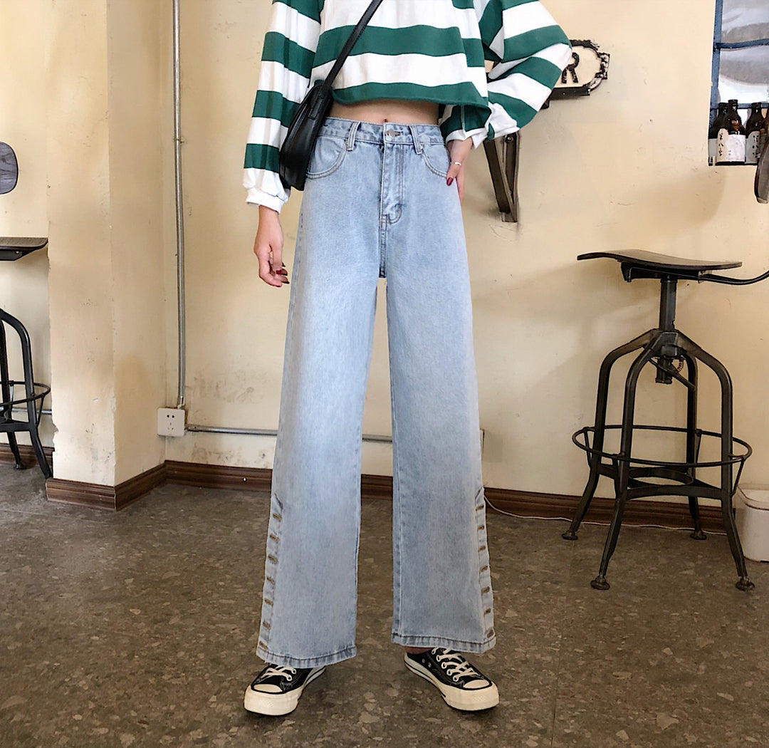 Jeans pour femmes à coupe large avec détails de boutons décoratifs Chic & Stil