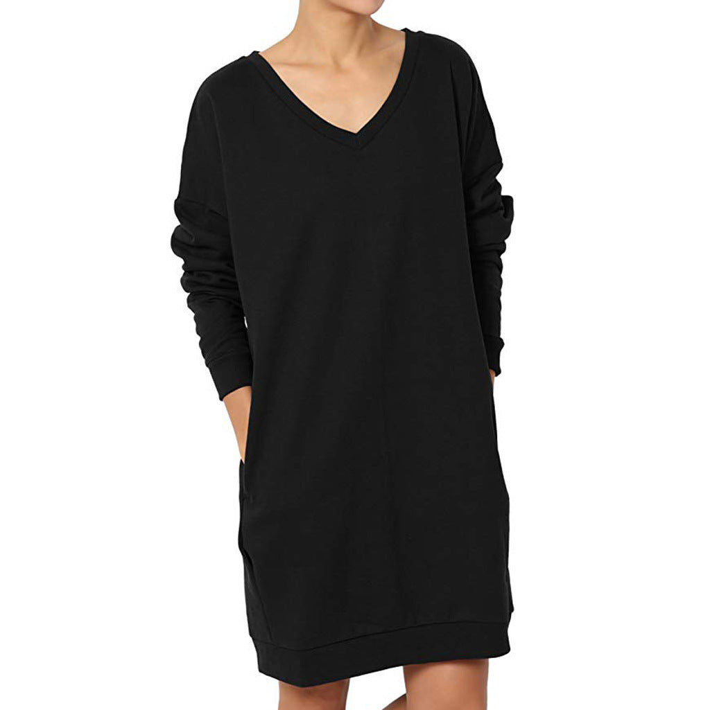 Sweat dress for women with deep V-neck and practical pockets Lune London