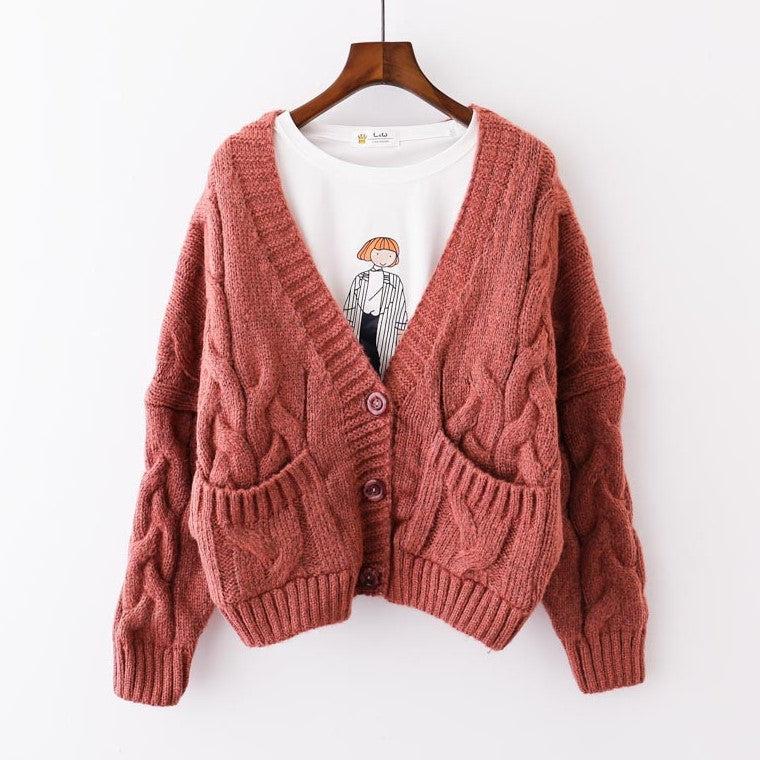 Cardigan en tricot épais pour femmes avec un décolleté en V flatteur et des poches pratiques Chic & Stil
