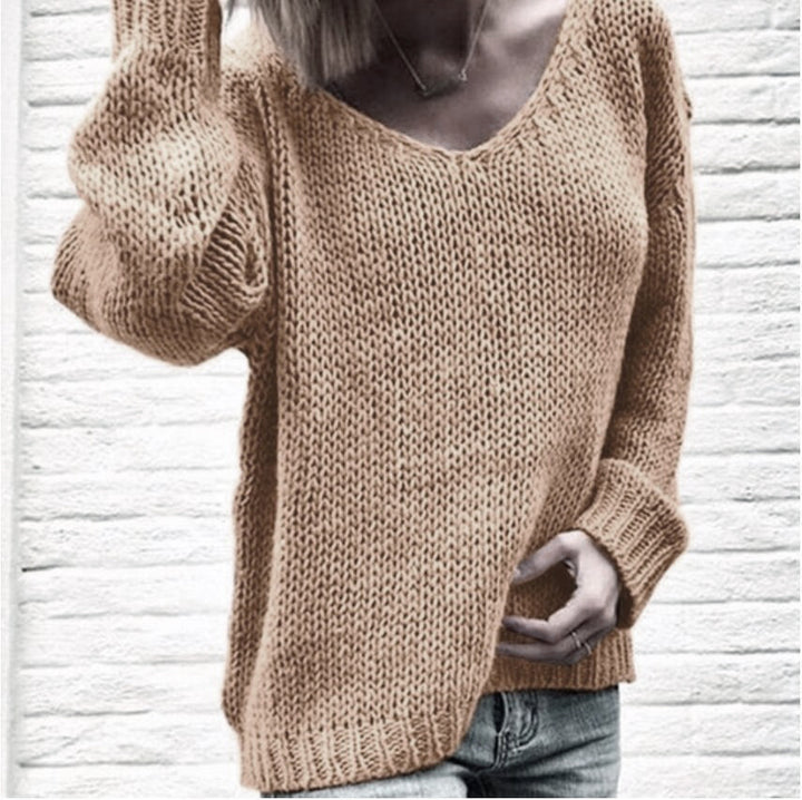 Chunky knit sweater for women with a casual V-neck and oversized sleeves Lune Londonl