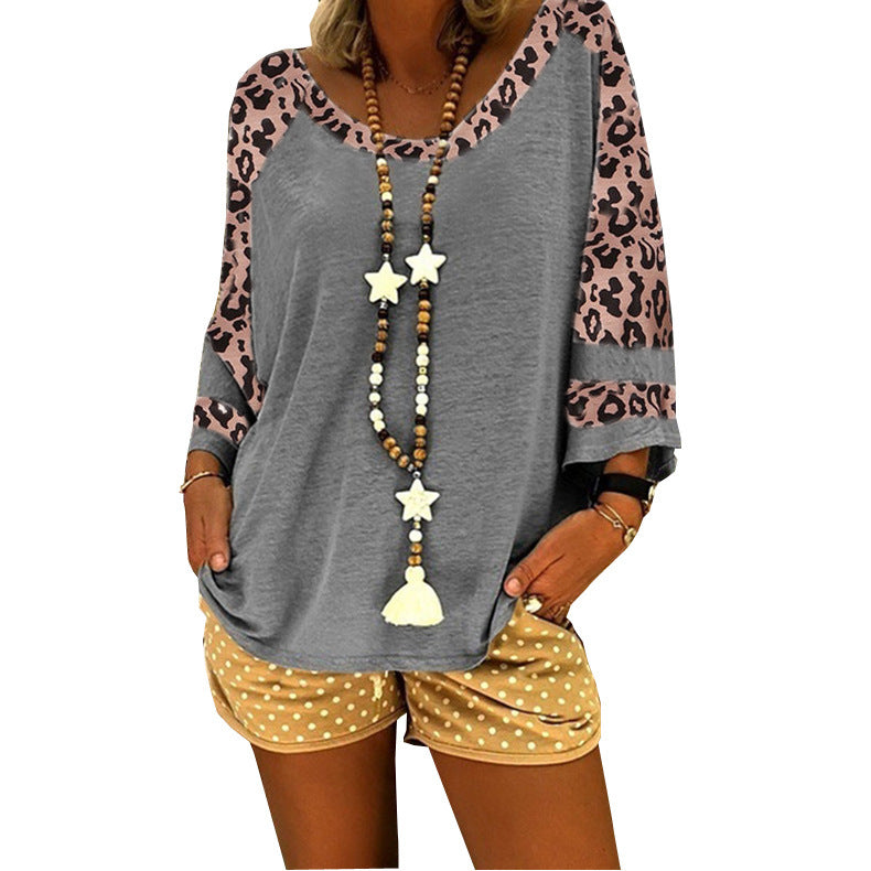 Casual leopard T-shirt for women with wide sleeves and trendy accents Lune London
