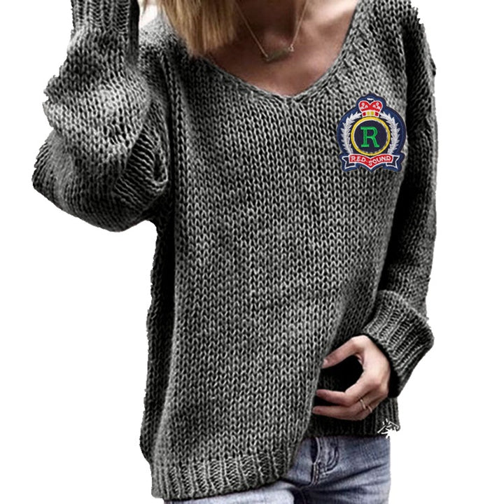Chunky knit sweater for women with a casual V-neck and oversized sleeves Lune Londonl
