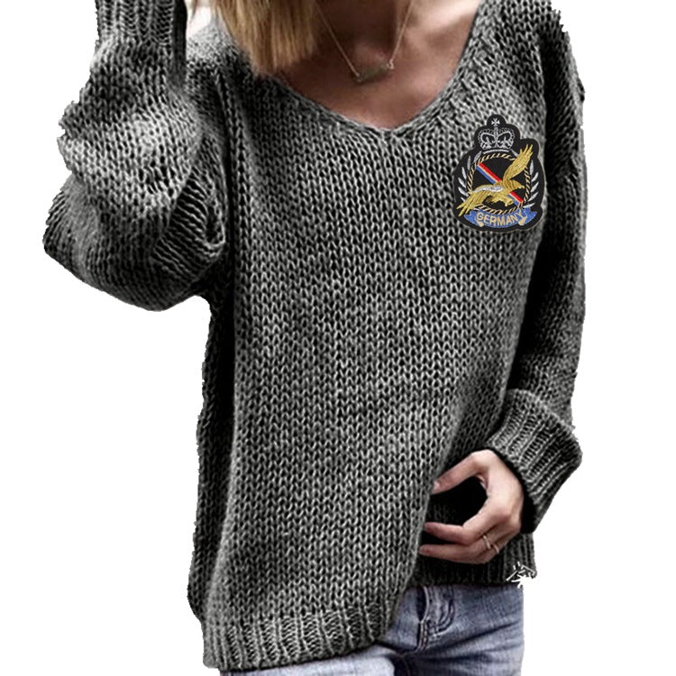 Thick knit sweater for women with deep V-neck and relaxed fit Lune Londonl