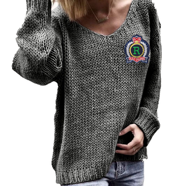 Casual knit sweater for women with deep V-neck and side slits Lune London