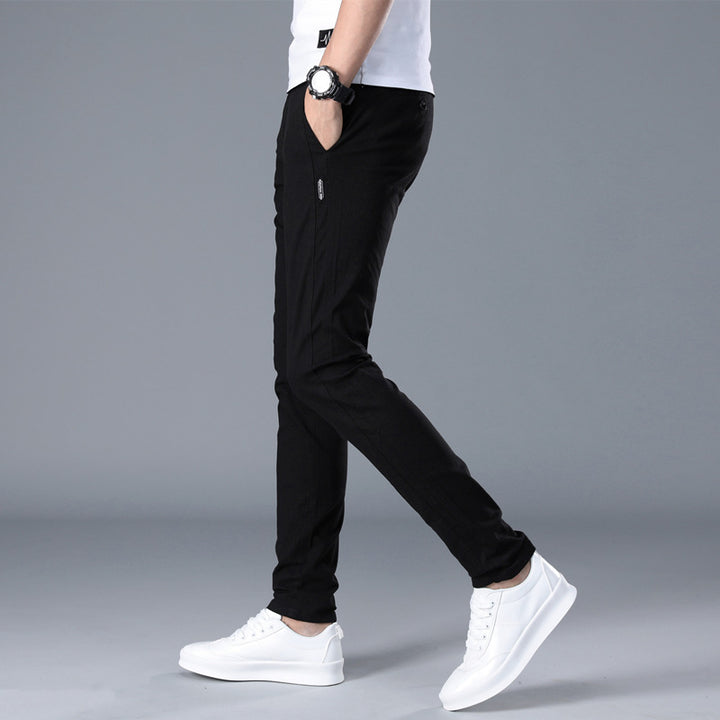 Trendy chino pants for men with a fitted cut and comfortable fit Lune London