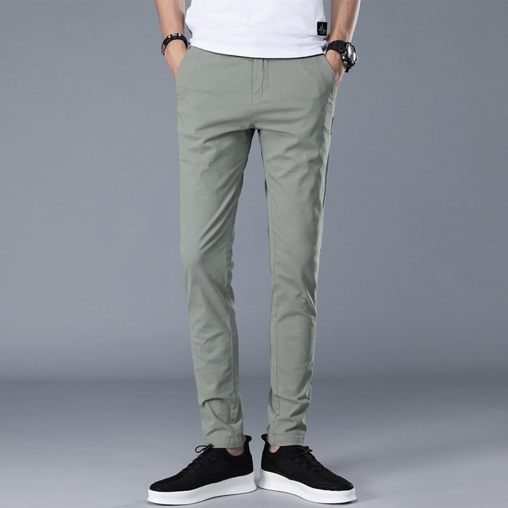 Trendy chino pants for men with a fitted cut and comfortable fit Lune London