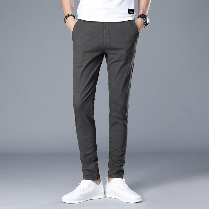 Trendy chino pants for men with a fitted cut and comfortable fit Lune London