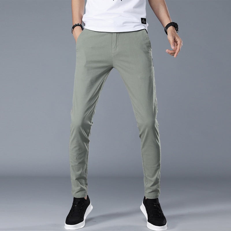 Trendy chino pants for men with a fitted cut and comfortable fit Lune London