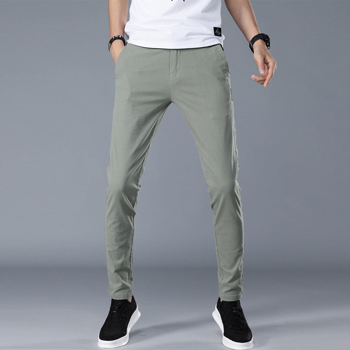 Trendy chino pants for men with a fitted cut and comfortable fit Lune London