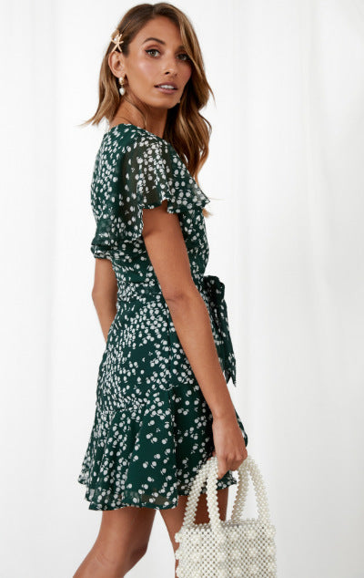 Combinaison femmes à manches courtes avec détails volants et taille élégante Chic & Stil