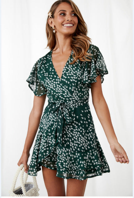 Combinaison femmes à manches courtes avec détails volants et taille élégante Chic & Stil