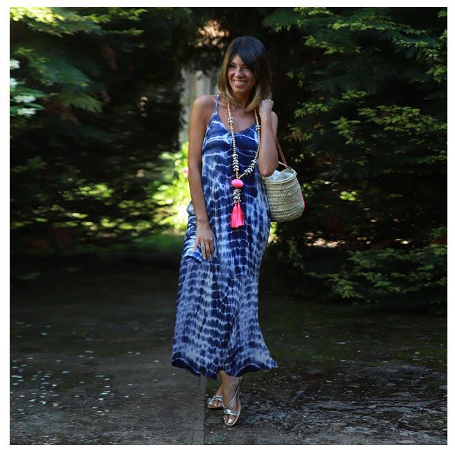 Robe maxi pour femme avec un design tie-dye tendance et un décolleté en V flatteur Chic & Stil