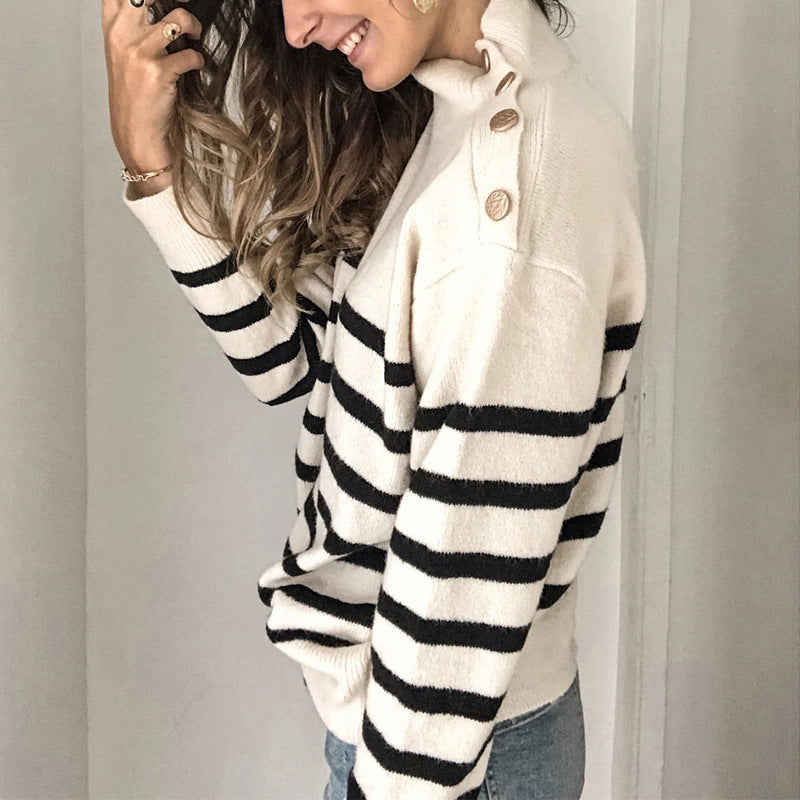 Pull moderne à rayures pour femmes avec col roulé et détails de boutons Chic & Stil